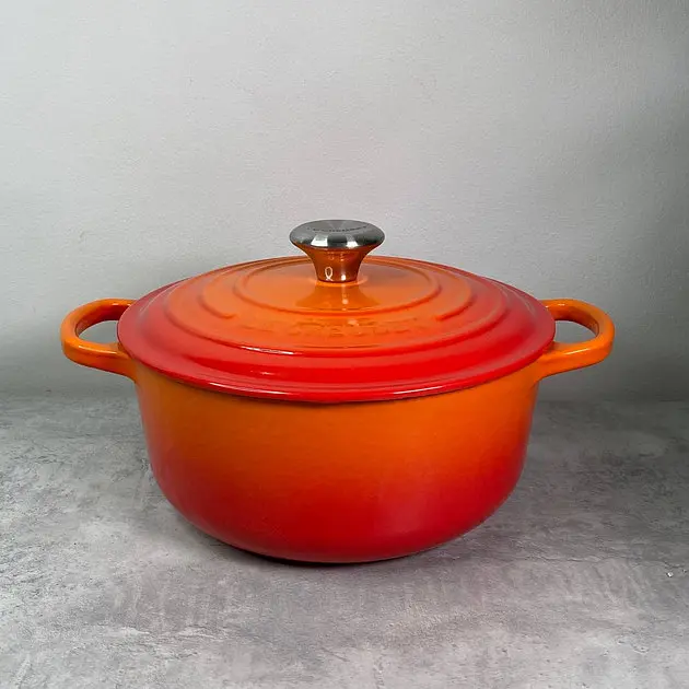 Каструля із кришкою Le Creuset Signature Cast Iron Round Casserole 21177200902430 20 см 2.4 л вогняна - фото 3
