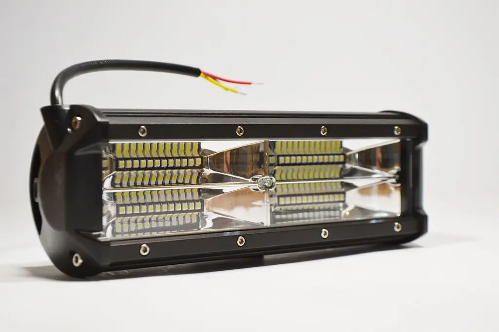 Світлодіодна балка фара LED / 237x80x60 mm / 144W / 3W x 48 / 10-30V / Далеке та Ближнє світло / 1 шт. (JR-W-144W) - фото 2