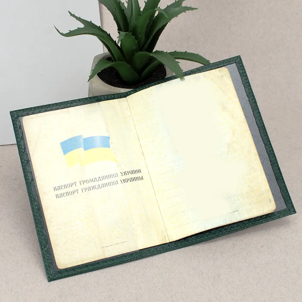 Обкладинка на паспорт шкіряна 07115 зелений пітон - фото 4