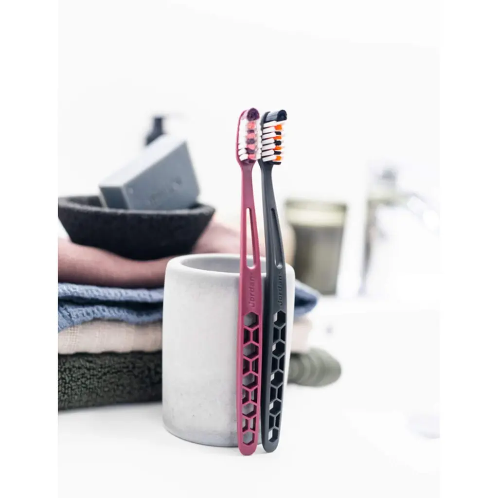 Зубная щетка Jordan Ultralite средней жесткости синяя - фото 4