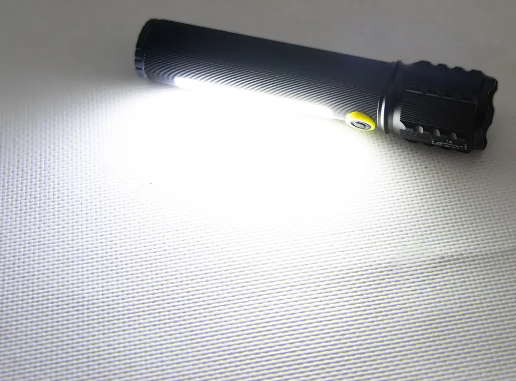 Фонарь ручной BL-C72-P50, светодиодный, аккумуляторный, с USB зарядкой, металлический корпус - фото 6