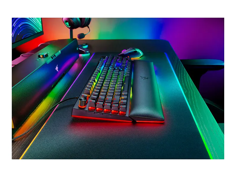 Клавіатура Razer BlackWidow V4 Yellow Switch US (RZ03-04691800-R3M1) - фото 8