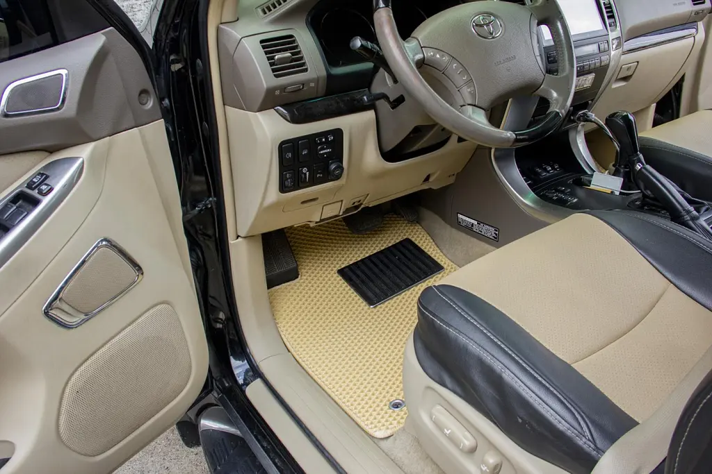Килимки в салон EVA для Toyota Prado 120 2002-2010 (Металевий підп'ятник) Чорні-Червоний кант 5 шт - фото 2