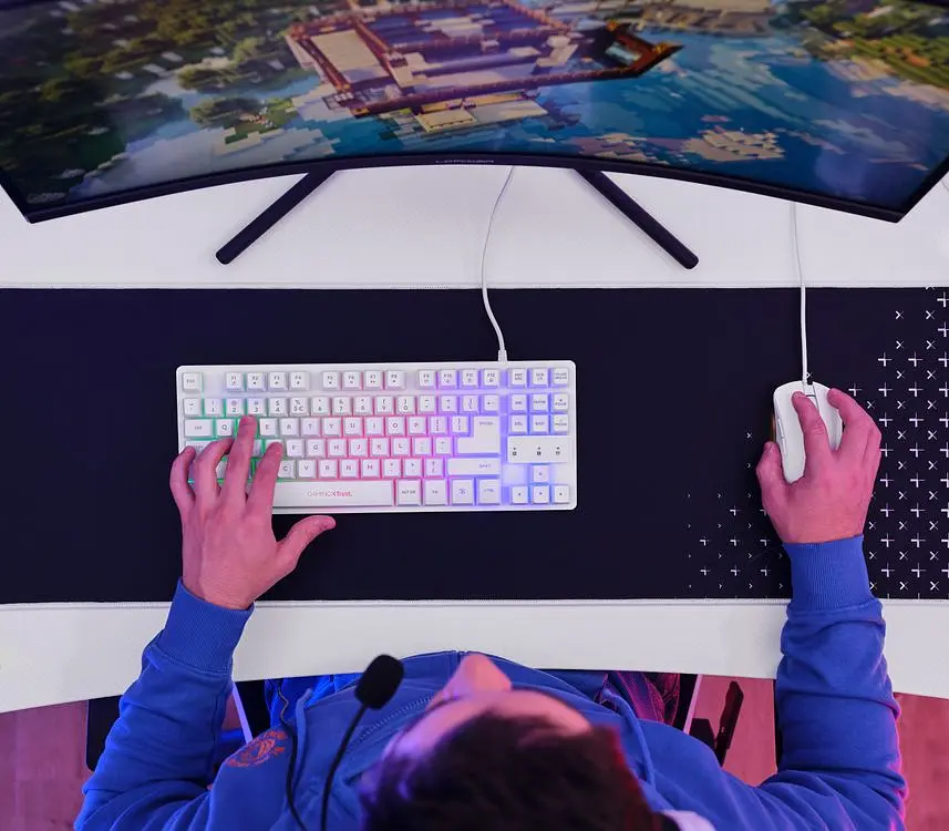 Trust Стіл GXT 709W LUMINUS, (120х74см), RGB, білий - фото 2