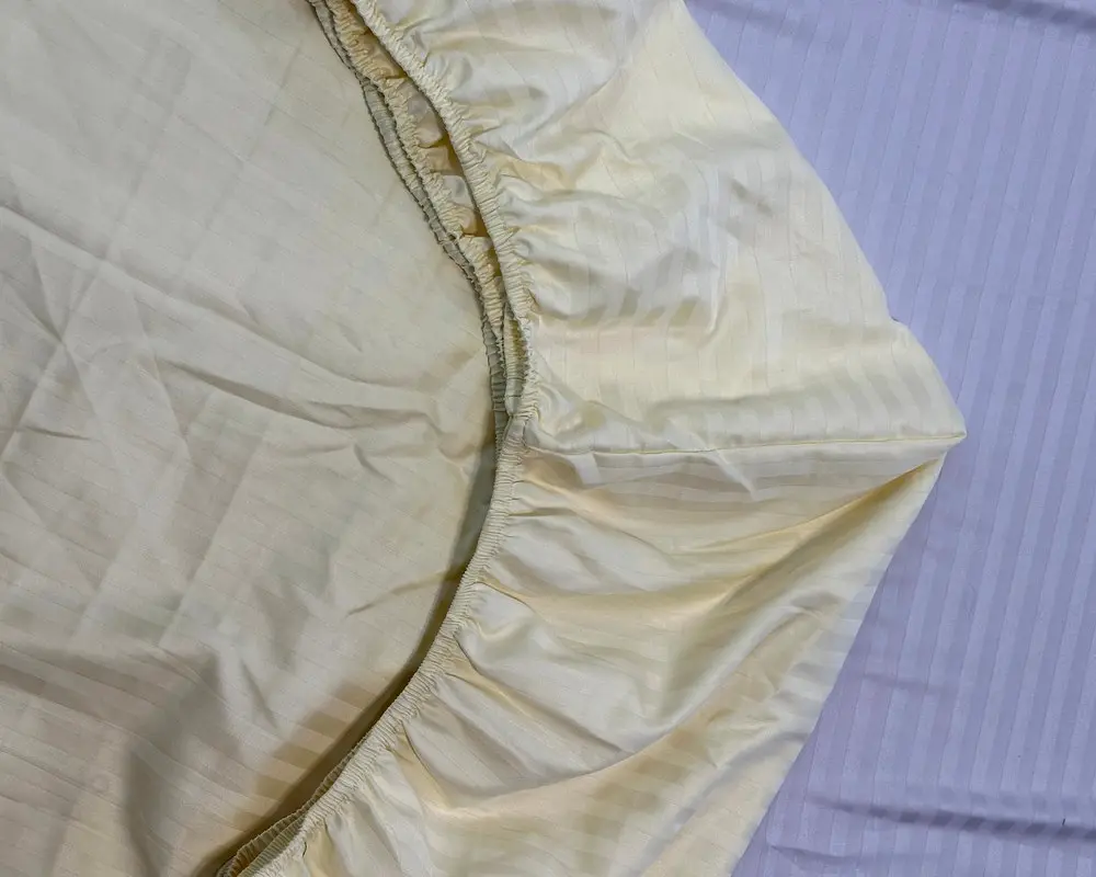 Постільна білизна LARA сатин-страйп LUX beige d13176е160 з простирадлом на резинці 160х200х25 євро - фото 2