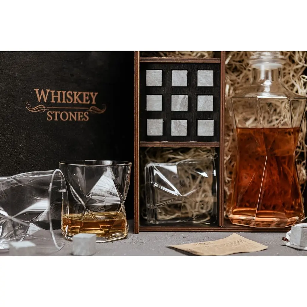 Подарунковий набір Whiskey Stones камені для віскі в дерев'яному пеналі №8 + декантер і 4 склянки Rocco Cassiopea + щипці + мішечок - фото 4
