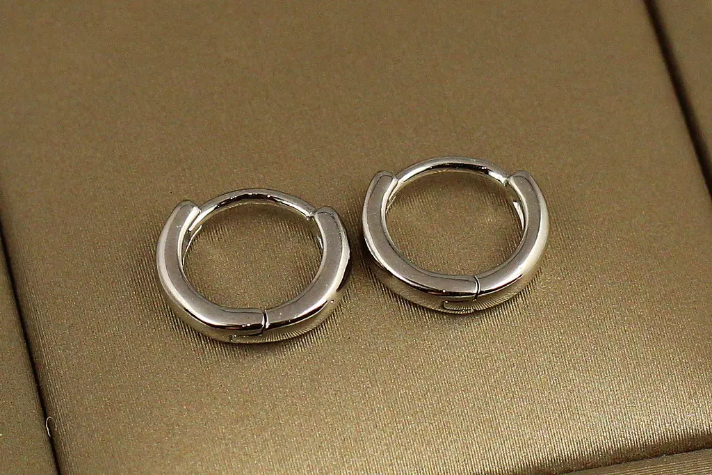 Сережки Xuping Jewelry гладкі кільця з округлими краями 1 см сріблясті - фото 2