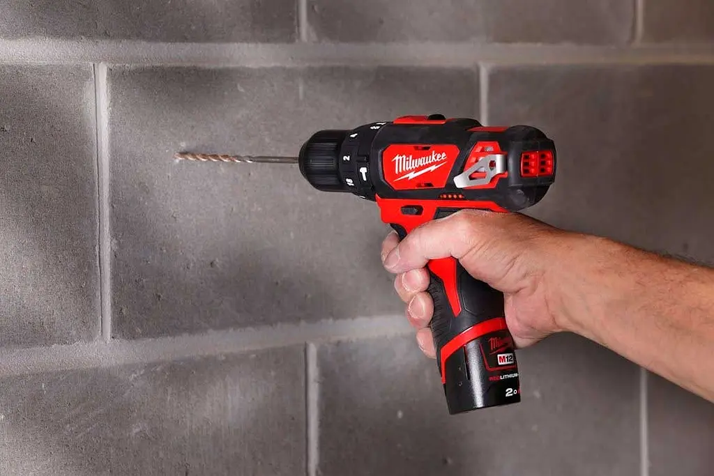 Шурупокрут-дриль акумуляторний Milwaukee M12 BPD-202C 12В 2х2 А/год 30 Нм 0·1500 об/хв ЗП C12C жилет кейс 1.2 кг - фото 5
