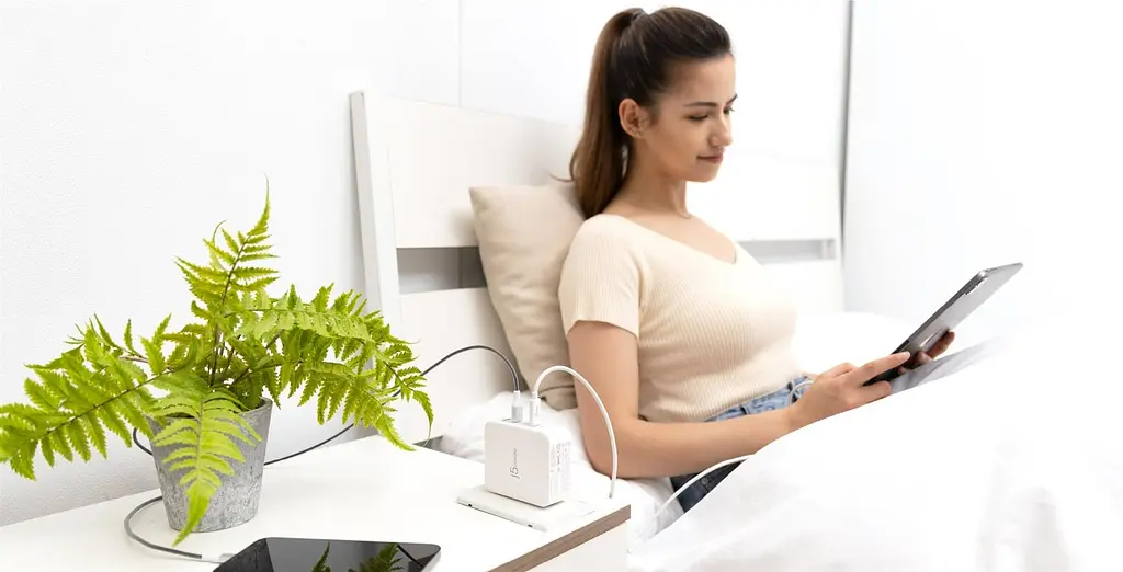 Мережевий зарядний пристрій J5create GaN USB-C 130W White (JUP43130E-EN) - фото 2