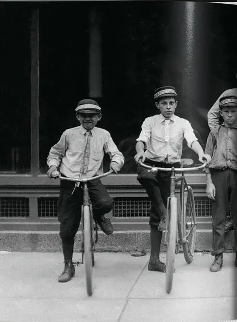 Lewis W. Hine. America at Work - фото 7