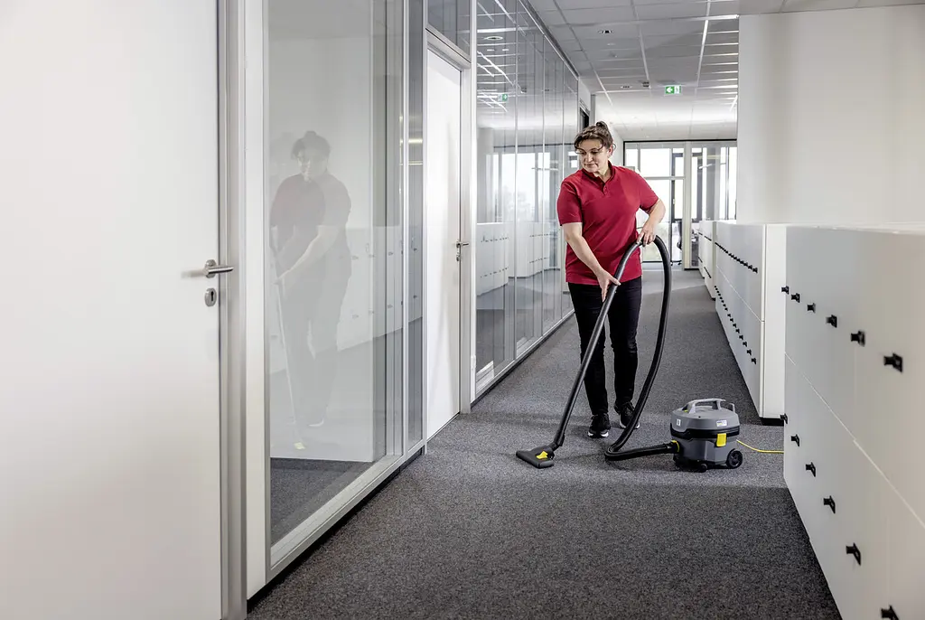 Профессиональный пылесос сухой уборки Karcher T 7/1 Classic (1.527-181.0) - фото 6