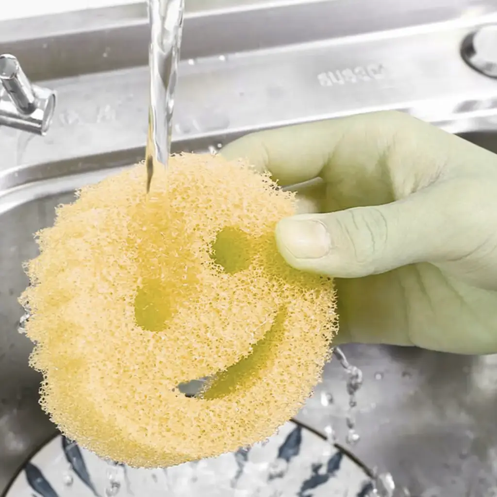 Губка Migic scrub dabby волшебная для мытья посуды, чистящая, желтая, размер 10,5 на 4 см, 1 шт. - фото 2