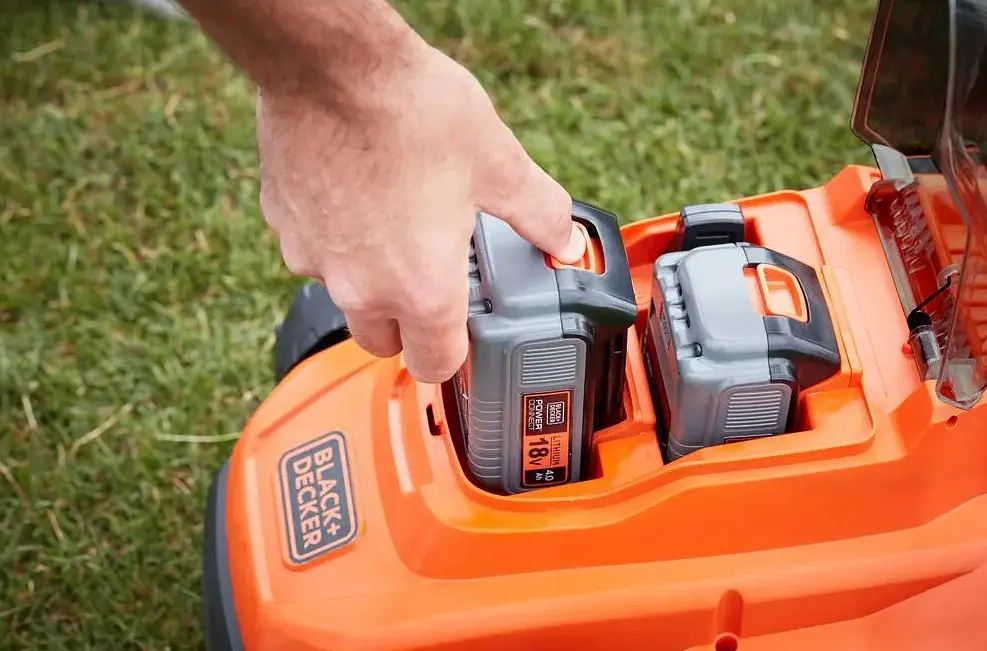Газонокосилка аккумуляторная Black+Decker BCMW33184L2 - фото 4