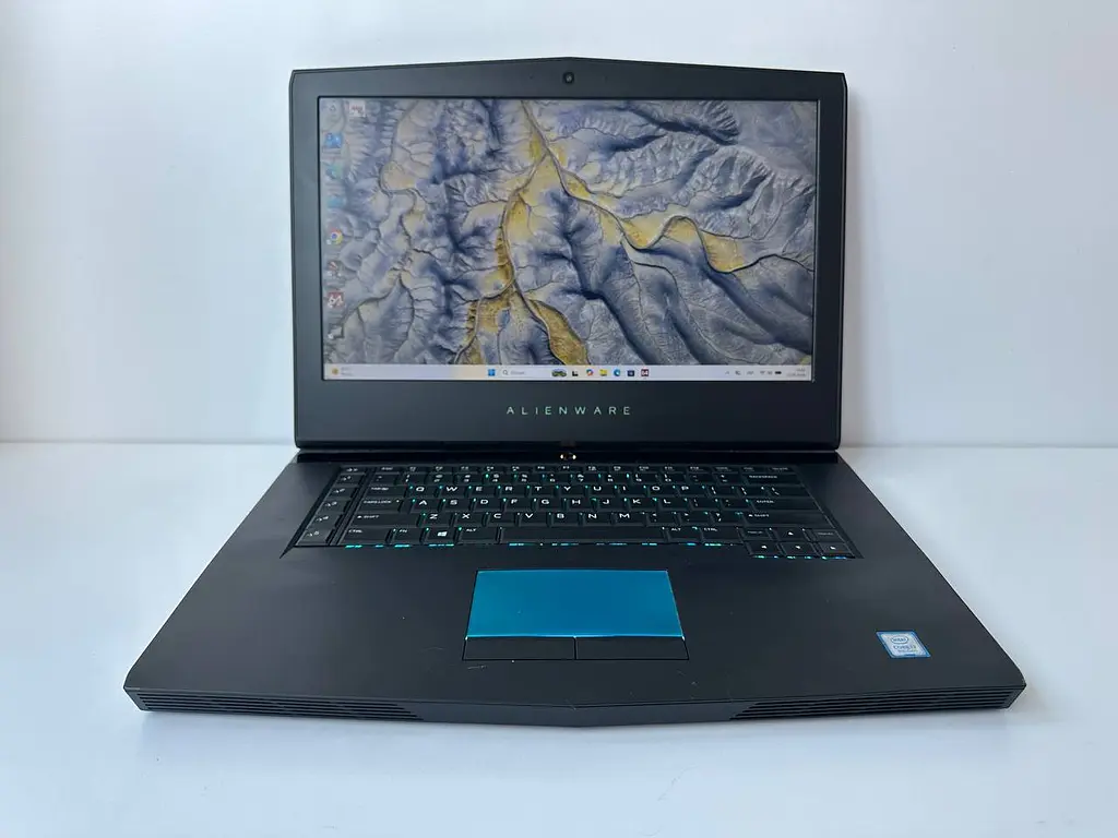Ігровий ноутбук Dell Alienware 15 R4 15.6" (i7-8750H / 16GB / SSD 256GB / GTX 1070 8GB) б/в - фото 2