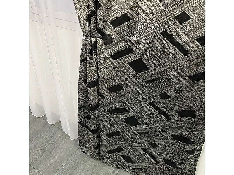 Жакардові штори "геометрія" чорного кольору 2шт. 150х270 з білим шифоновим тюлем 400х270, на тасьмі ALBO pbe0052576 - фото 7