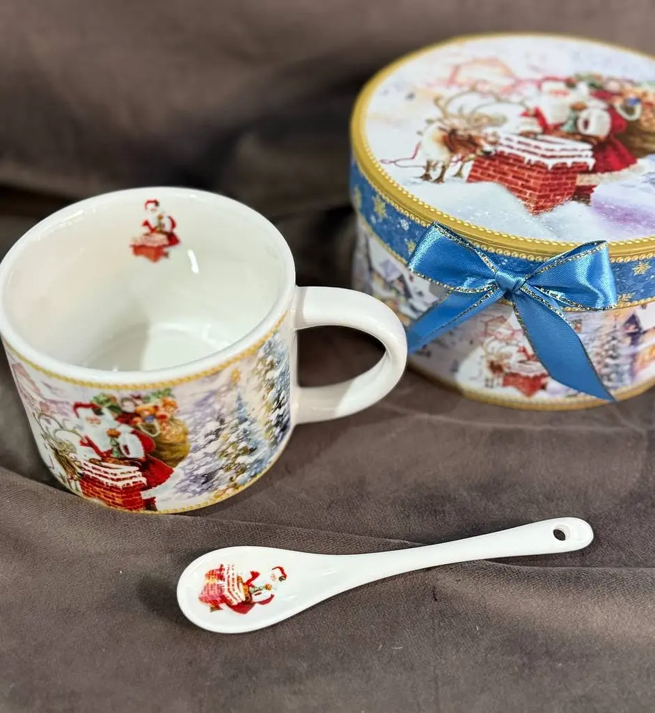 Чашка новогодняя R36240 Home Time for gifts керамическая с ложкой в ​​подарочной коробке 280 мл Белая - фото 5
