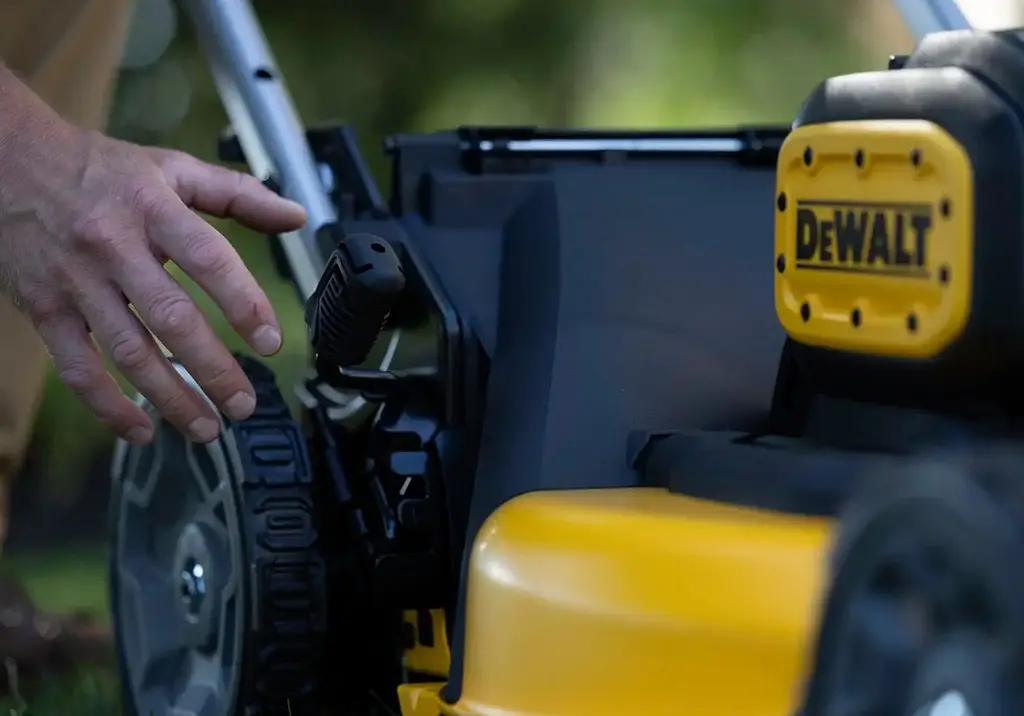 Газонокосарка акумуляторна DeWALT з АКБ та ЗП DCMWSP156W2 - фото 12