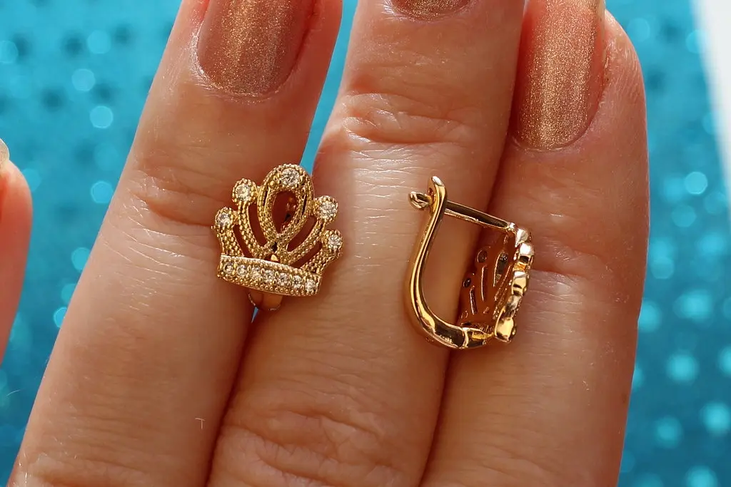 Сережки Xuping Jewelry корони 1 см золотисті - фото 2
