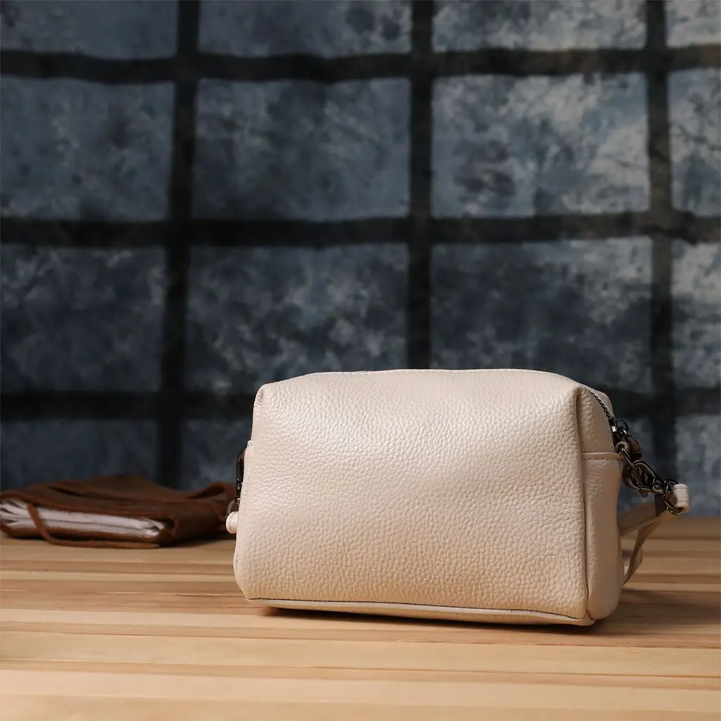 Компактна сумка жіноча з трендовим декором з натуральної шкіри Vintage 22923 біла - фото 10