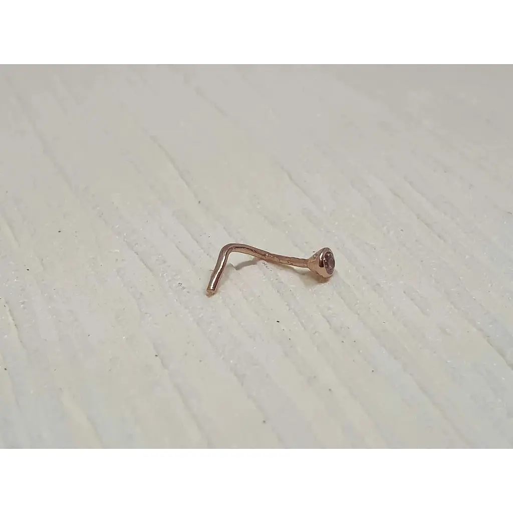 Золотая серьга-пирсинг Астор в нос с фианитом. 2182526 - фото 2