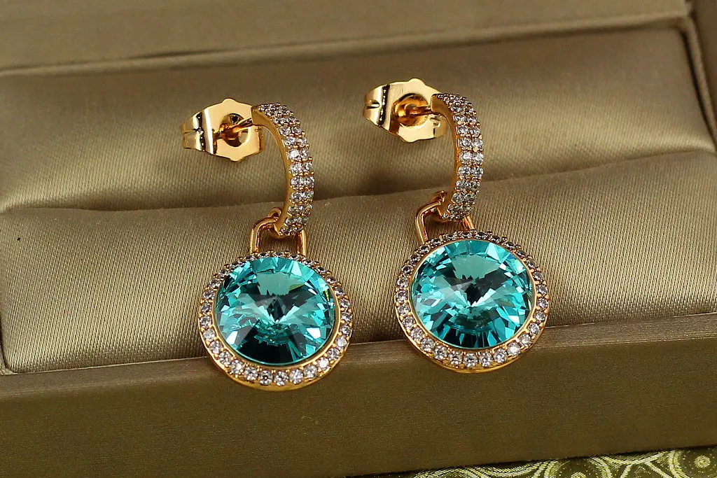 Серьги подвески Xuping Jewelry Сваровски Романс с голубыми камнями 2,8 см золотистые - фото 2