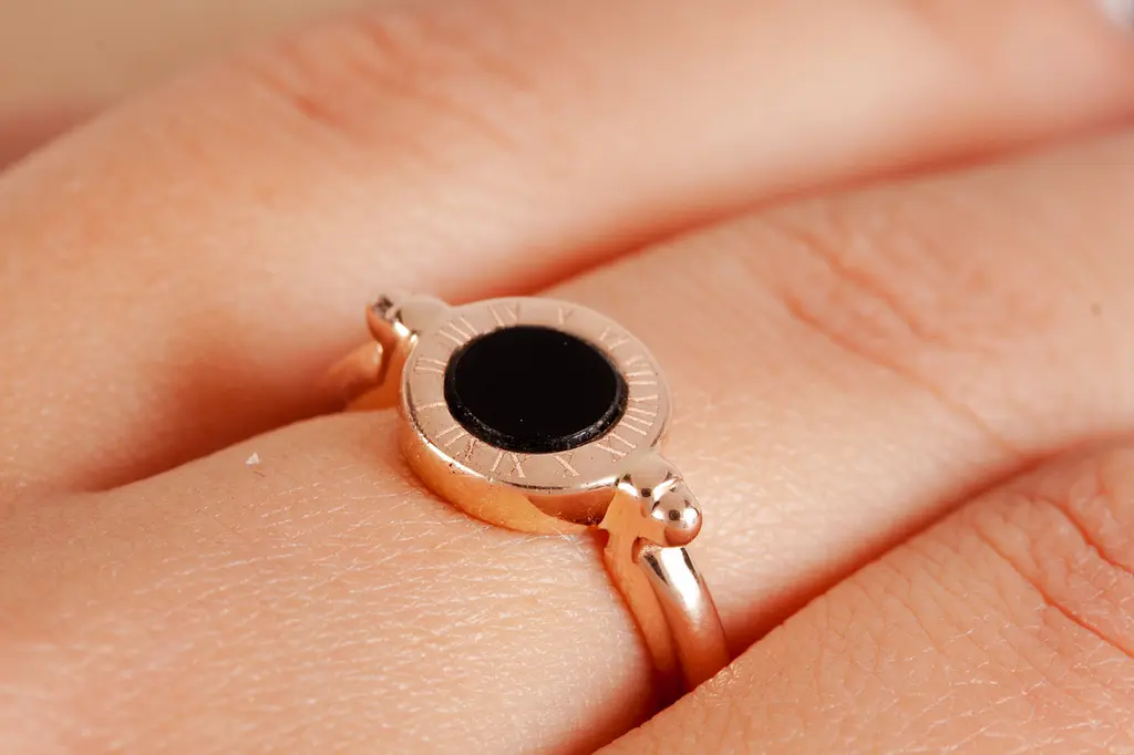 Каблучка з червоного золота з оніксом 18 K-0242 - фото 7
