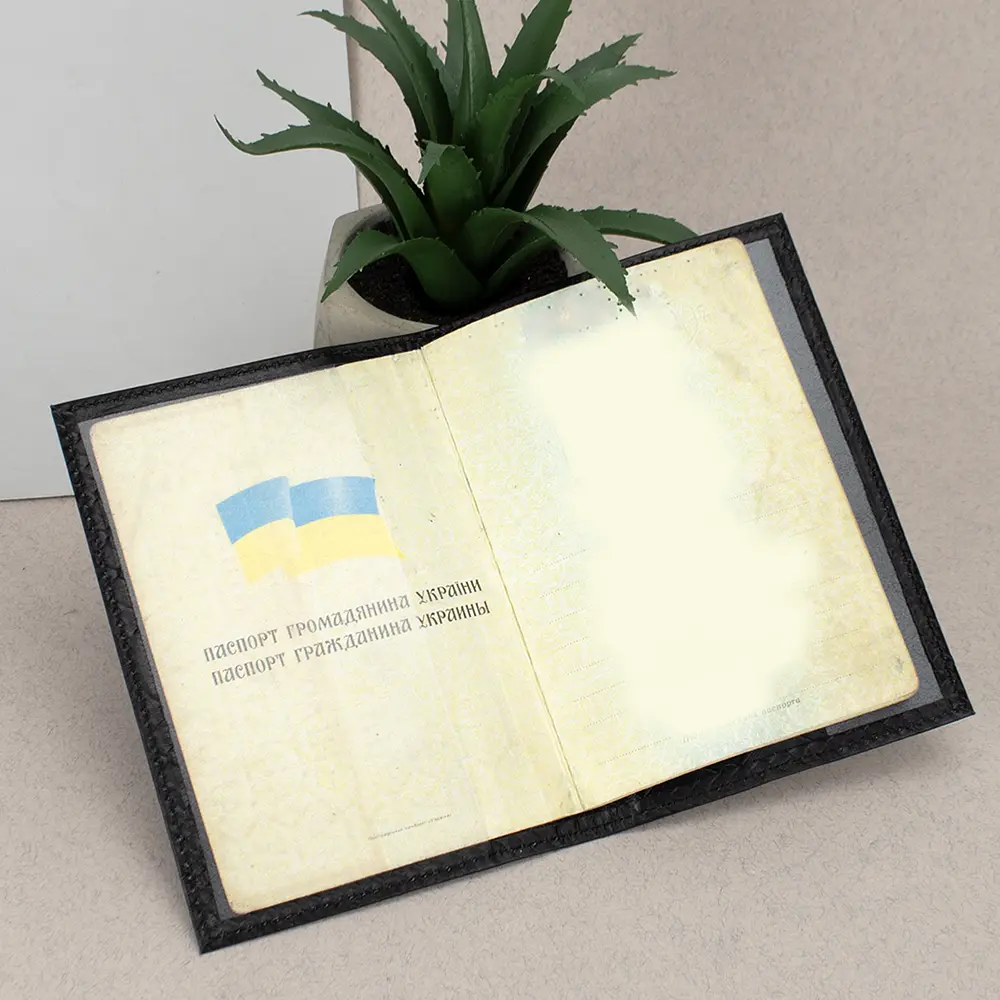Подарочный женский набор №87: обложка на паспорт + ключница (черный питон) - фото 8