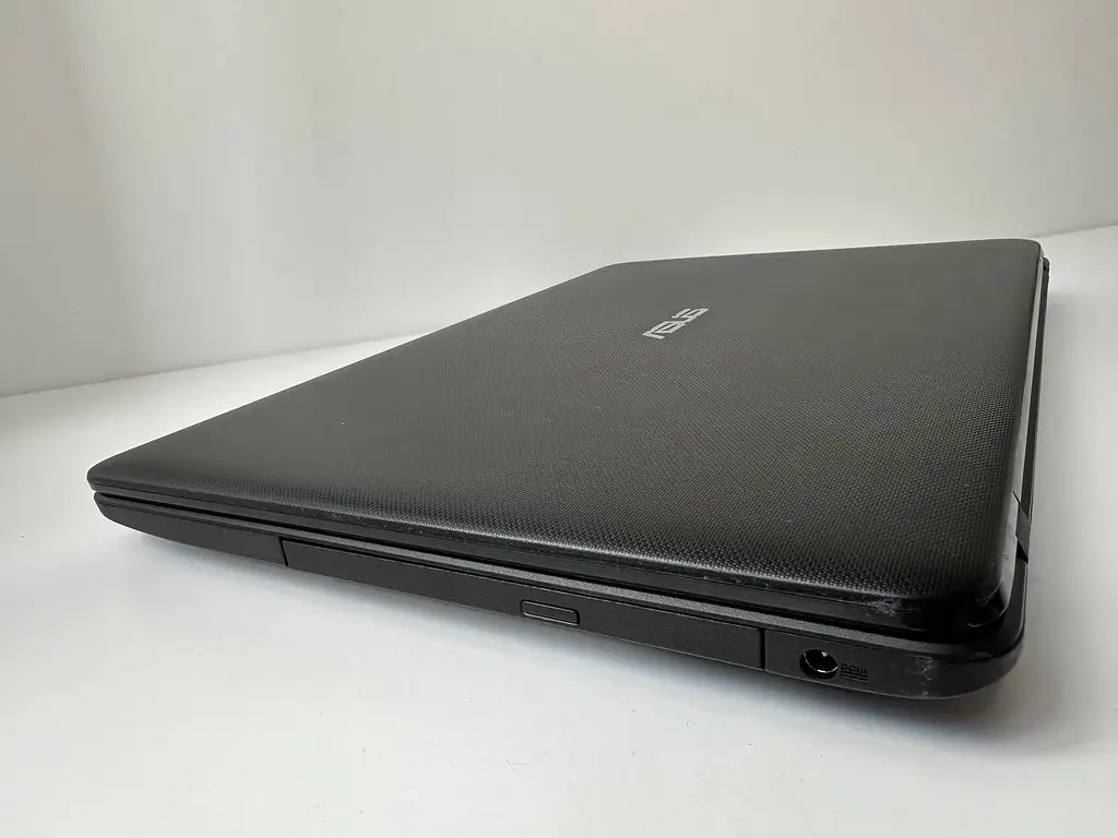 Ноутбук ASUS F751S 17.3" (Pentium N3710 / 8GB / SSD 256GB) б/в - фото 9