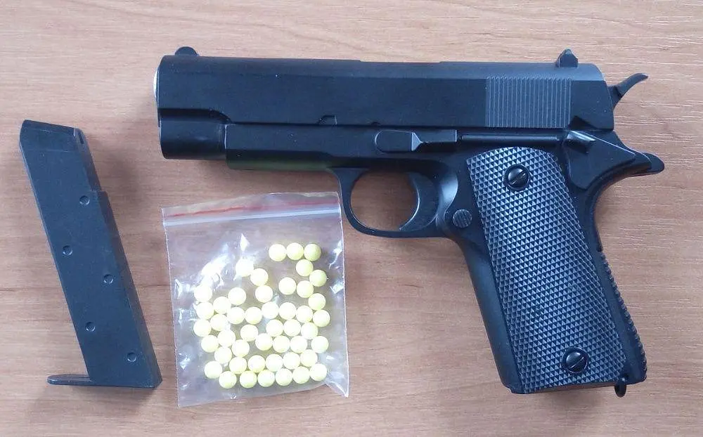 Іграшковий пістолет ZM22 металевий з механічним взводом стріляє кульками 6 мм BB для дітей та підлітків - фото 9