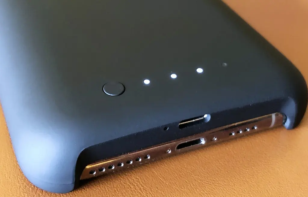 Чохол-акумулятор із бездротовою зарядкою Mophie Juice Pack Access Power Bank 2200 mAh для iPhone XS Max (6.5") Black - фото 6