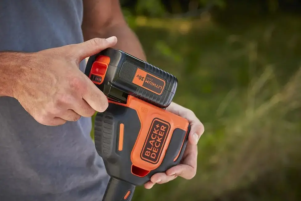 Акумуляторний триммер Black&Decker з АКБ та ЗП BCSTE636L1 - фото 3