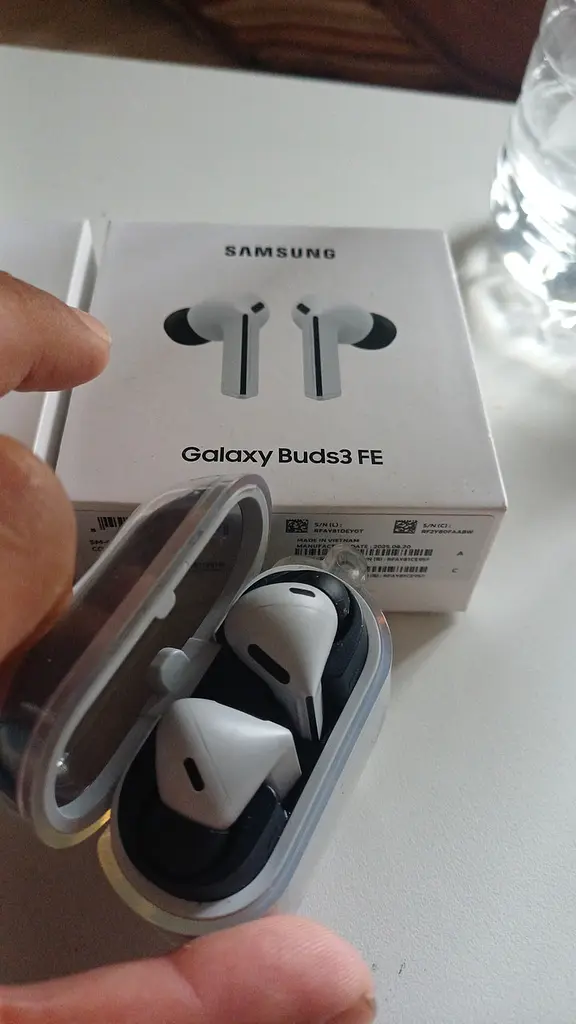 Навушники бездротові Samsung Galaxy Buds 3 FE SM-R420NZA світло сірі - фото 6