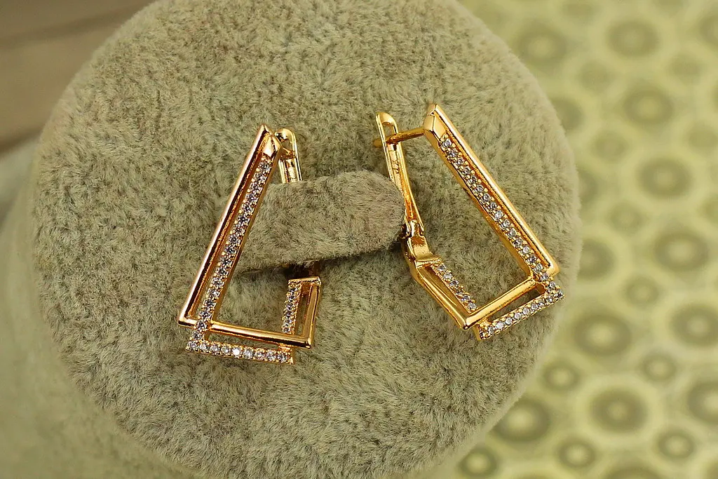 Сережки Xuping Jewelry Трикутник Модерн золотисті - фото 2