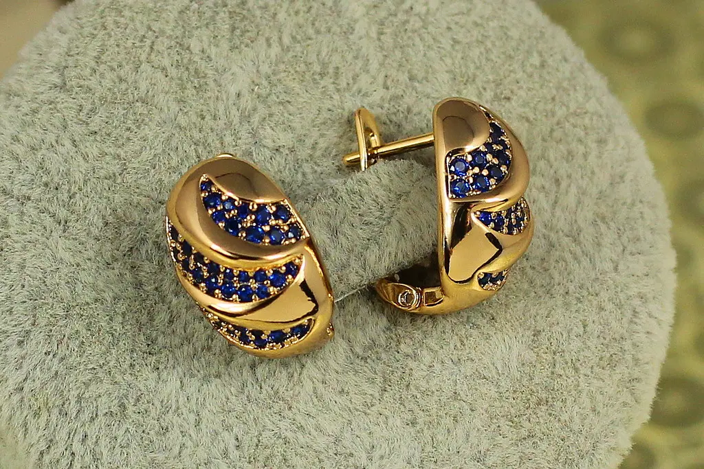 Сережки Xuping Jewelry Гриф із синіми каменями в обідку 1,6 см золотисті - фото 2