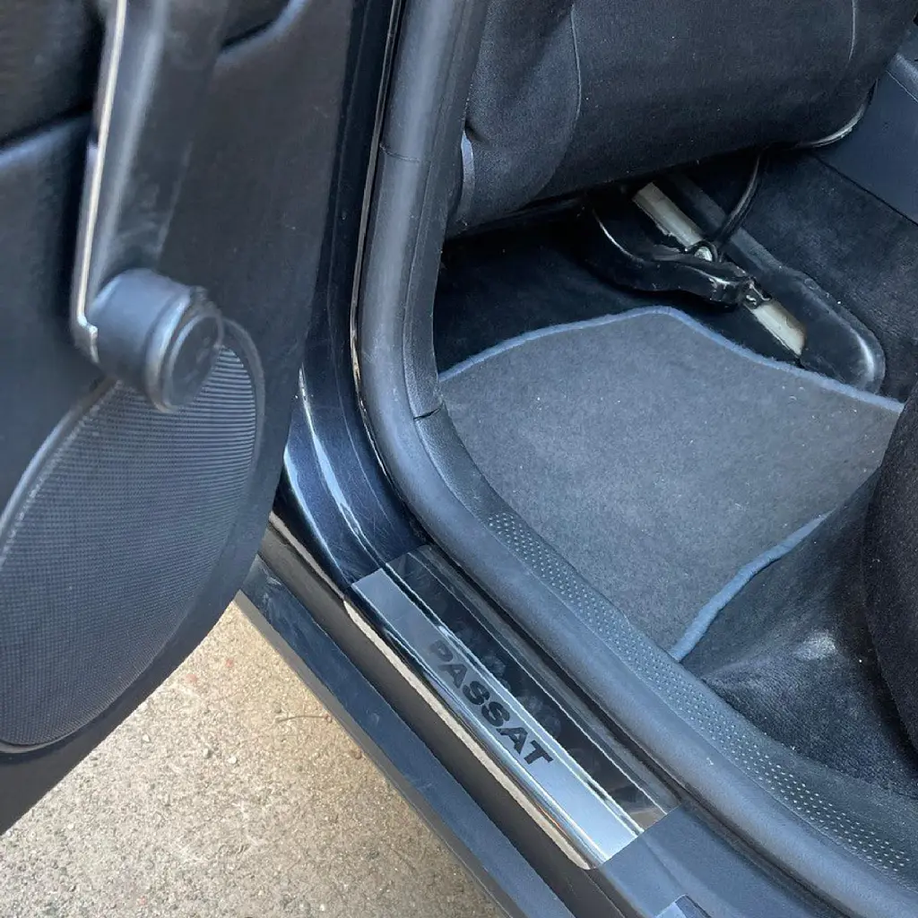Накладки на пороги для Volkswagen Passat B5 1996-2005 Нержавіюча сталь із загином та Логотипом 4 шт (Premium P-VW19) - фото 2