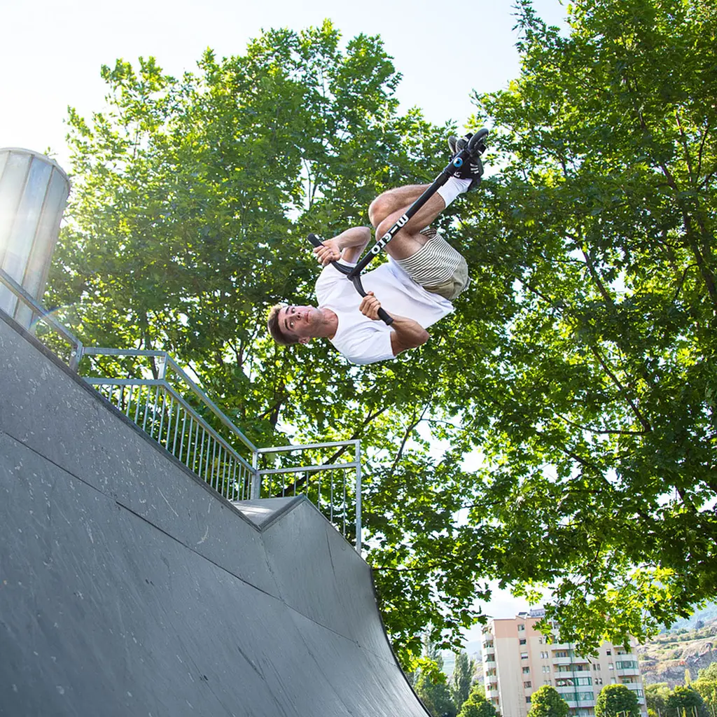 Самокат Micro Ramp, черный (SA0190) - фото 9