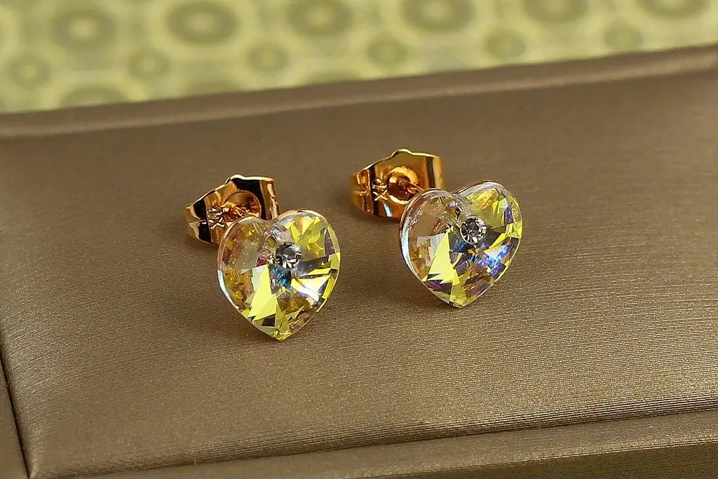 Сережки гвоздики Xuping Jewelry Сваровські сердечки жовті хамелеон 1 см золотисті
