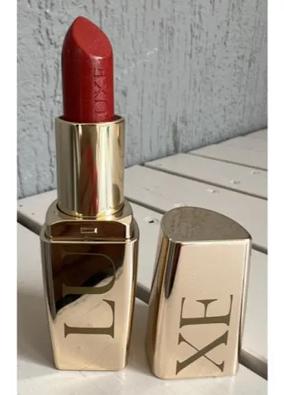 Увлажняющая губная помада Avon Luxe Багровый аметист/Red Haute 3.6 г - фото 3