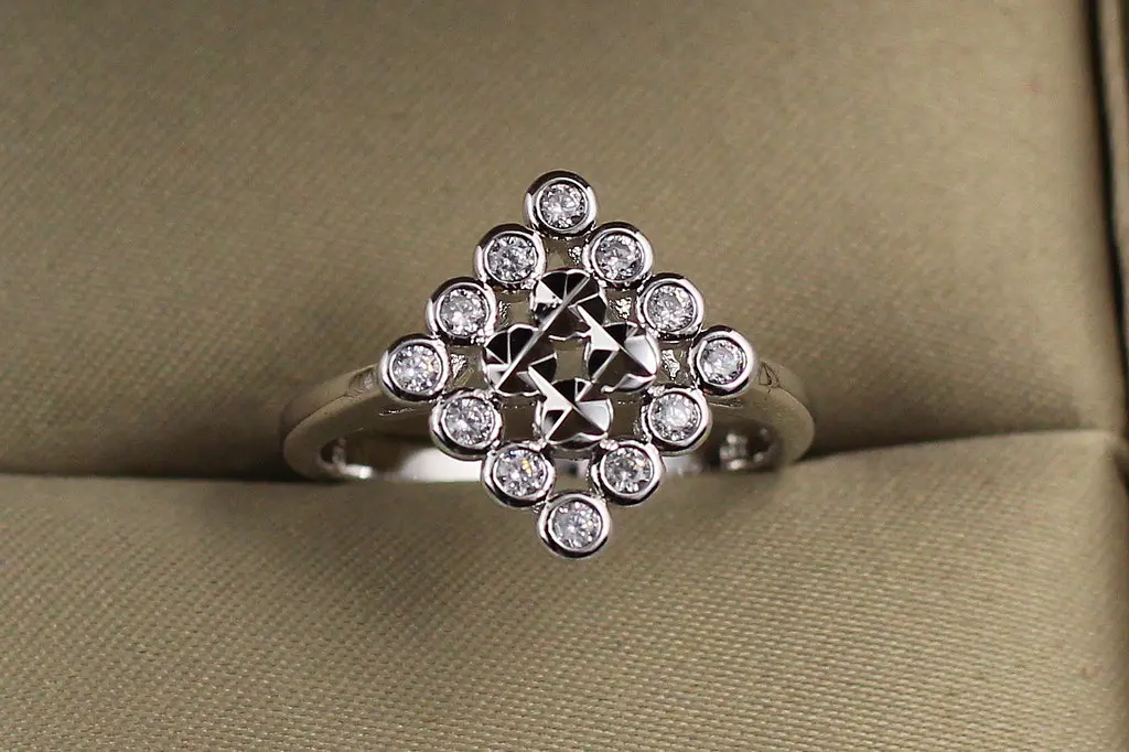 Кільце Xuping Jewelry ромб р 16 сріблясте