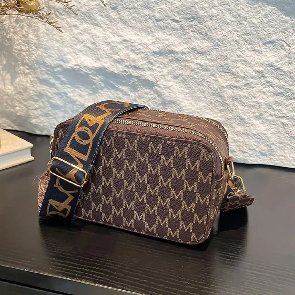 Прямокутне невелике кросбоді еко-шкіра Lilly P2-7057DB коричневе - фото 9