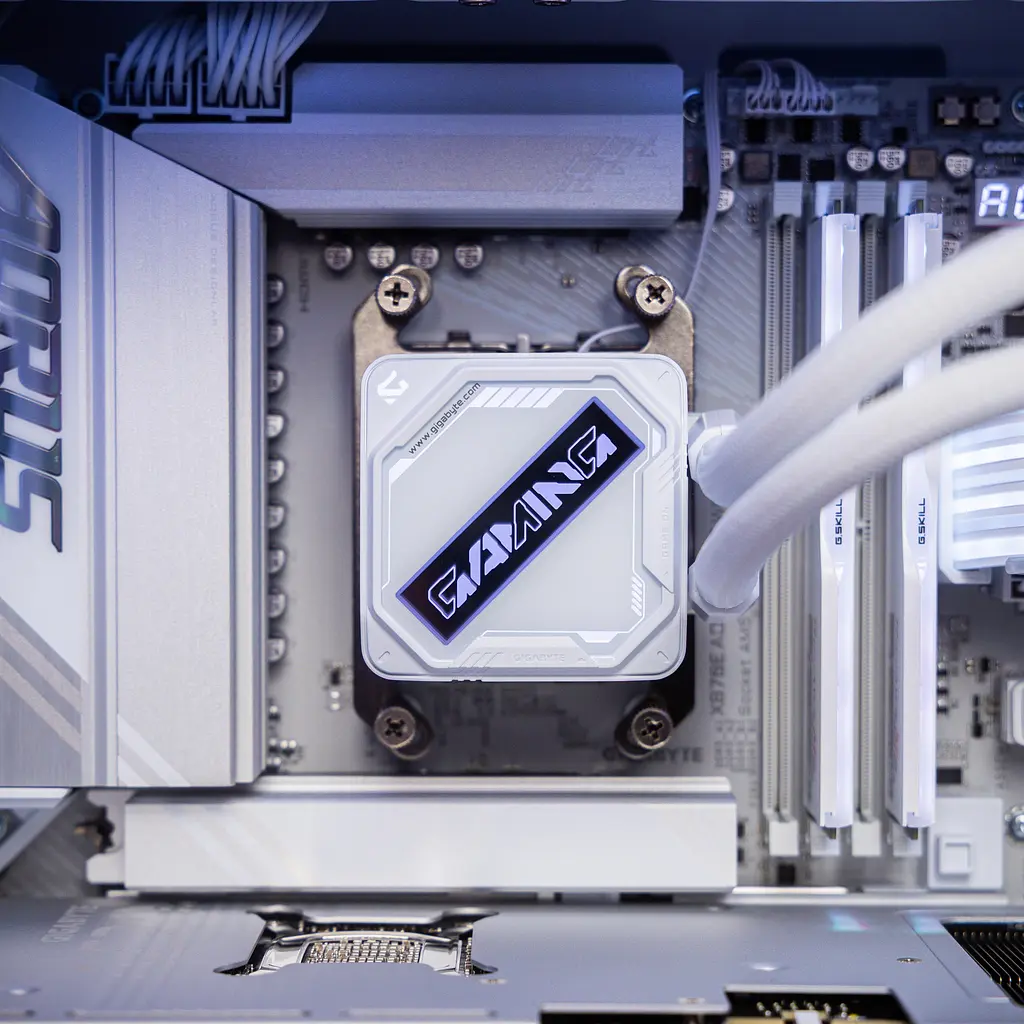Комп'ютер Powered by Gigabyte_947 (RTX 5070 Ti 16 ГБ, Ryzen 7 7800X3D, DDR5 32 ГБ, SSD 500 ГБ) - фото 6