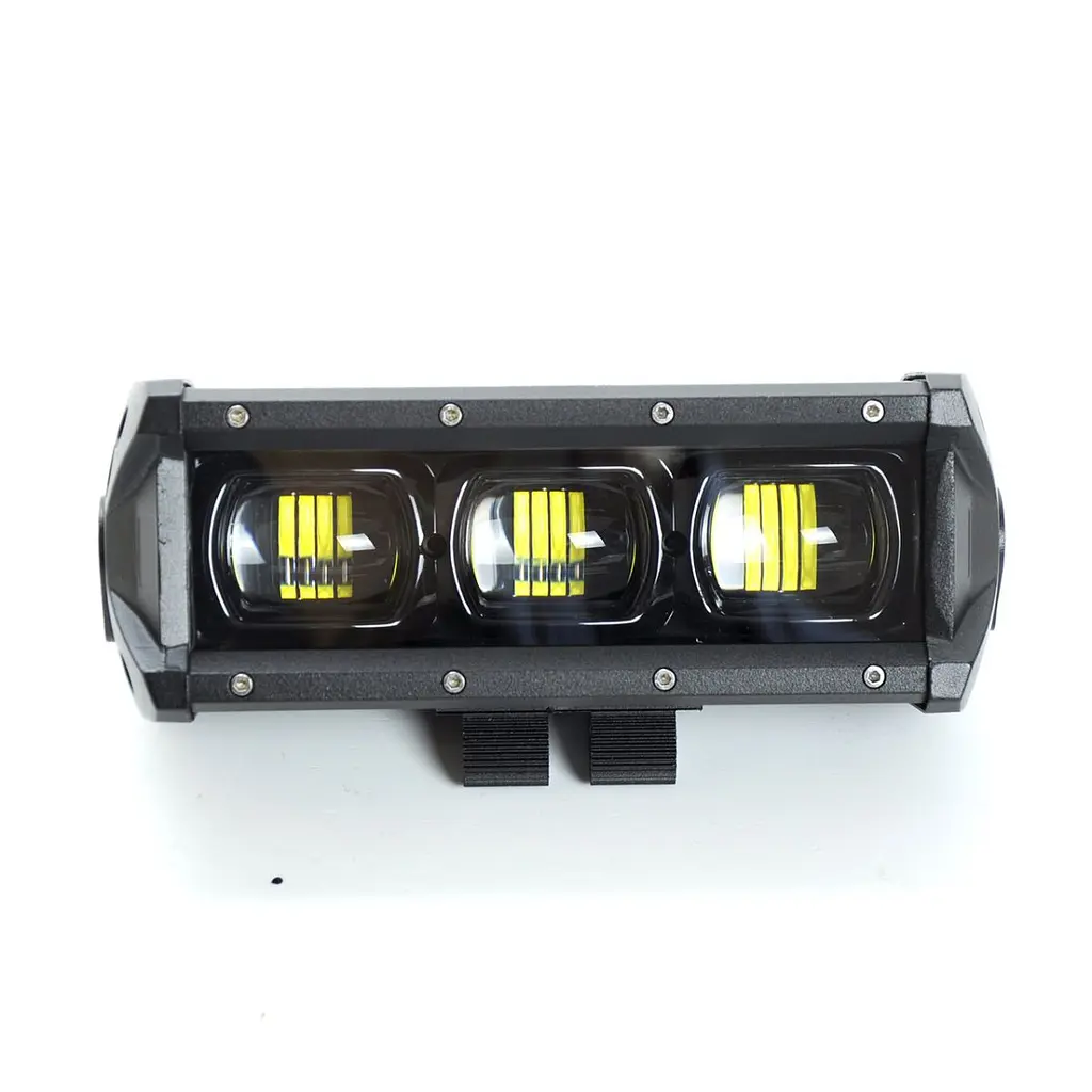 Фара-LED Балка 200 x 70 x 75mm 30W (10W x 3) 10-30V Ближній/Лінза/Black Line/6D Серія 1 шт. 4066 - фото 2