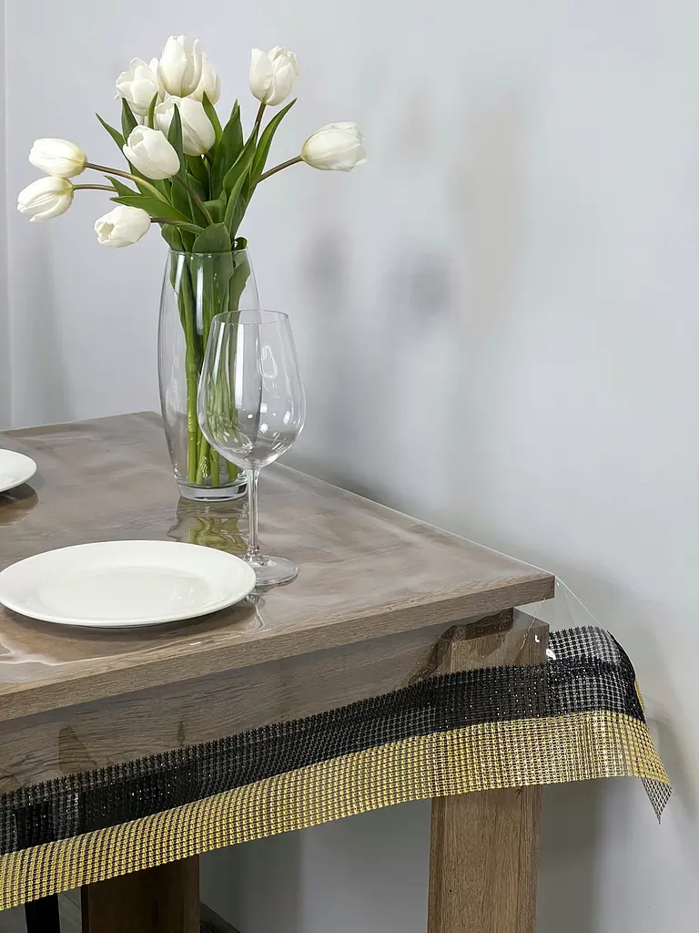 Скатерть силиконовая с черно-золотой стразовой лентой 150х140 см - фото 9