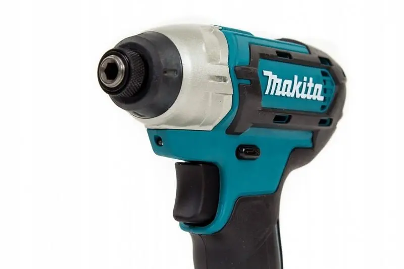 Набір акумуляторних шурупокрутів в металевому кейсі Makita CLX224X з ліхтарем Makita ML106 (30/110 Нм, CXT) - фото 7
