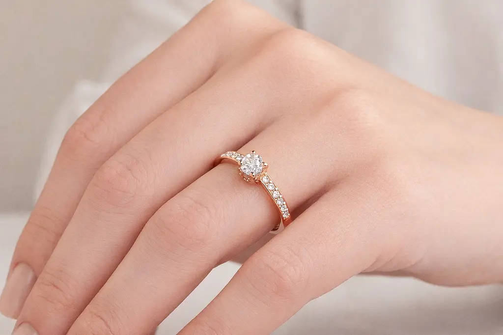 Вишукана каблучка з сяйними муасанітами К-0585 20.5 - фото 6