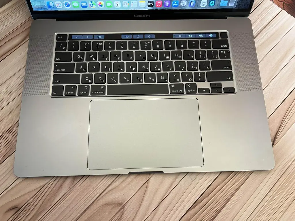 Ноутбук Apple MacBook Pro 16" 2019 i9-9880H/32/1TB (C02FV0EYMD6T) Б/в - фото 2