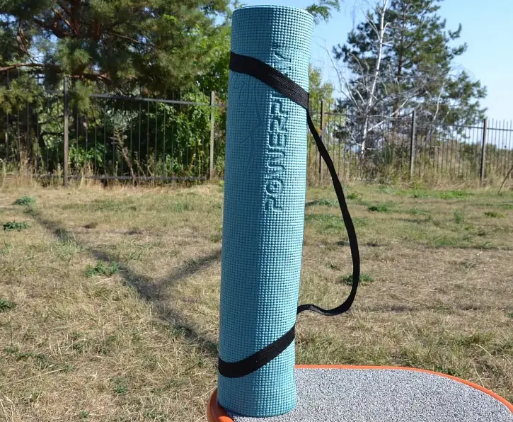 Килимок для йоги та фітнесу PowerPlay 4010 PVC Yoga Mat Зелений (173x61x0.6) (PP_4010_Green_(173*0,6)) - фото 7