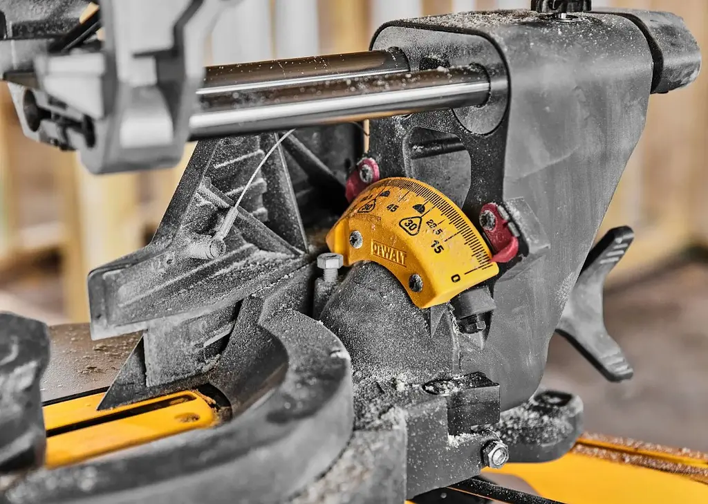 Пила торцювальна акумуляторна DeWalt без АКБ та ЗП DCS781N - фото 13
