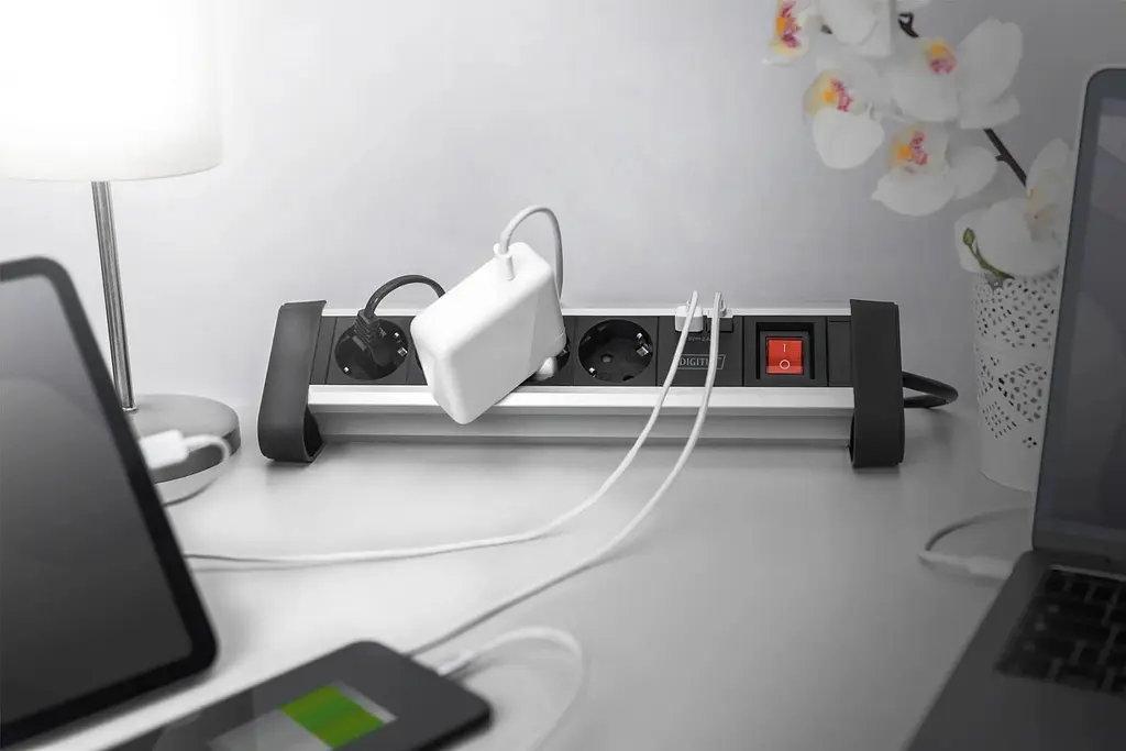 Digitus Блок розеток Office, 4xSchuko 16A, 2xUSB 2A, вимикач, 1.5м, вилка Schuko - фото 2