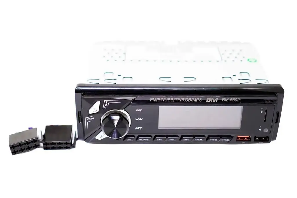 Автомагнітола Boschmann BM-5602 1DIN з Bluetooth і ISO-роз'ємом, RGB-підсвітка панелі, 2xUSB, microSD/TF, AUX вхід, MP3 - фото 4